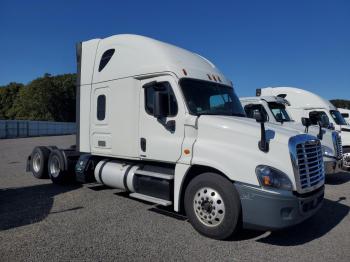  Salvage Freightliner Cascadia 1