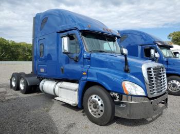  Salvage Freightliner Cascadia 1