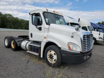  Salvage Freightliner Cascadia 1