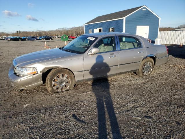  Salvage Lincoln Towncar