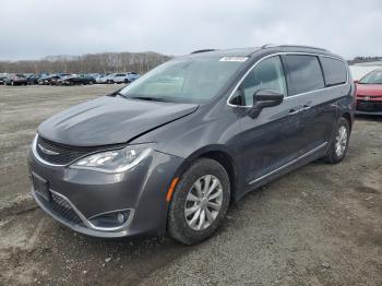  Salvage Chrysler Pacifica