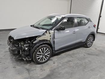  Salvage Nissan Kicks