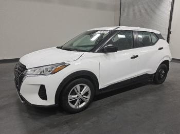  Salvage Nissan Kicks