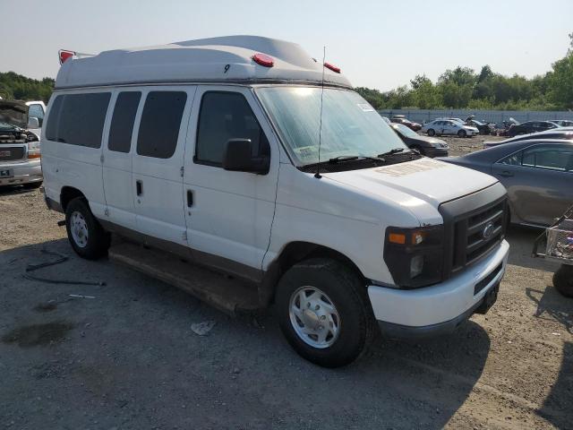 Ford Econoline E250 Van Image 3