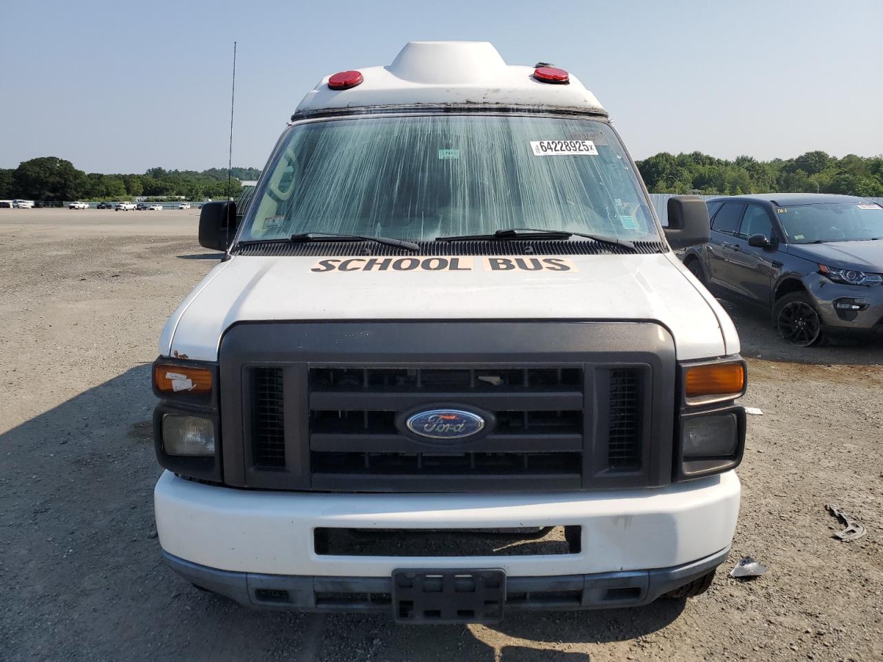 Ford Econoline E250 Van Image 6