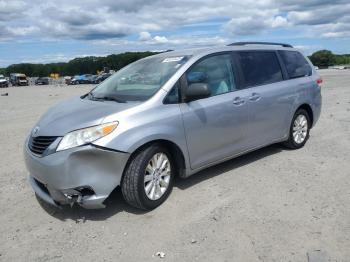  Salvage Toyota Sienna