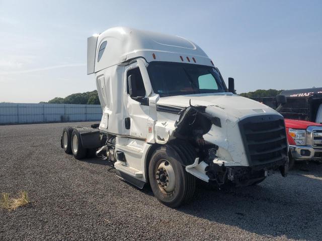 Salvage Freightliner Cascadia 1
