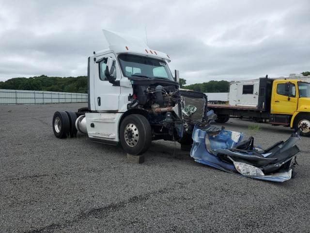  Salvage Freightliner Cascadia 1