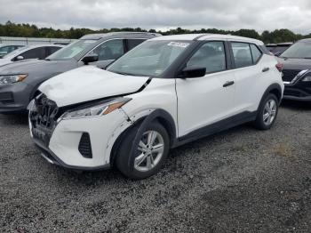  Salvage Nissan Kicks