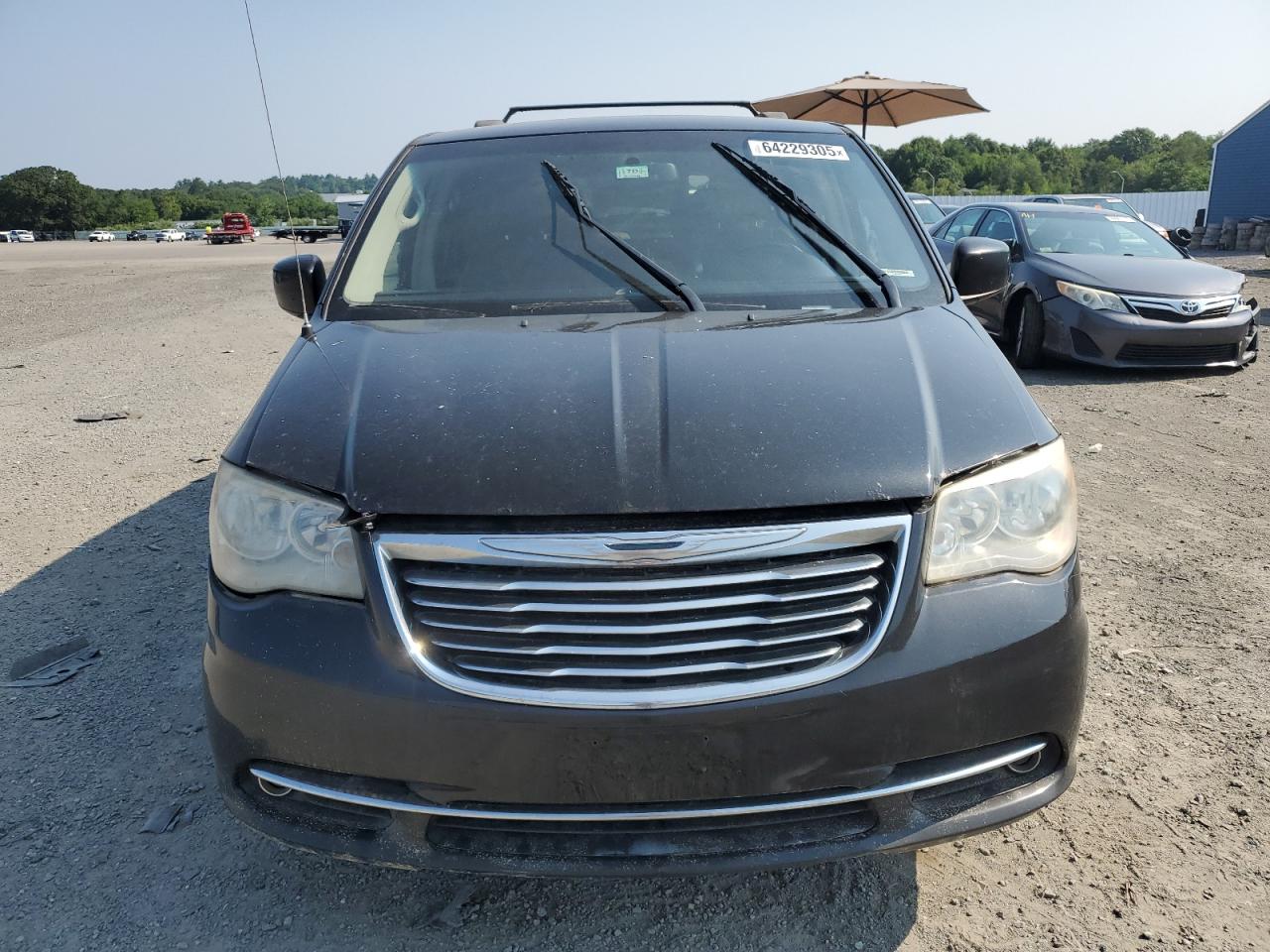 Chrysler Minivan Touring Image 3