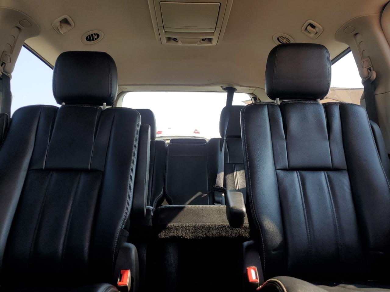 Chrysler Minivan Touring Image 11