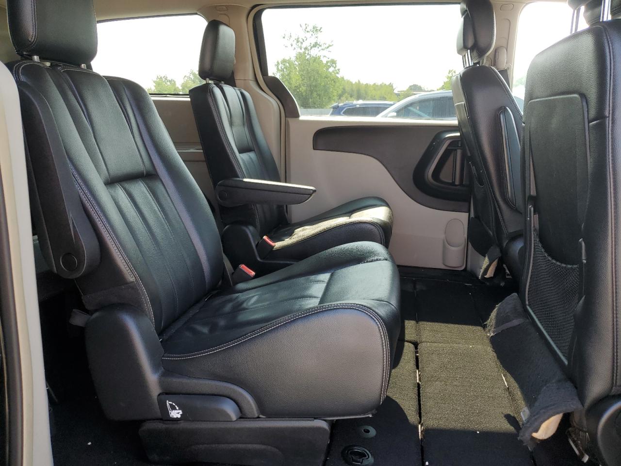 Chrysler Minivan Touring Image 12