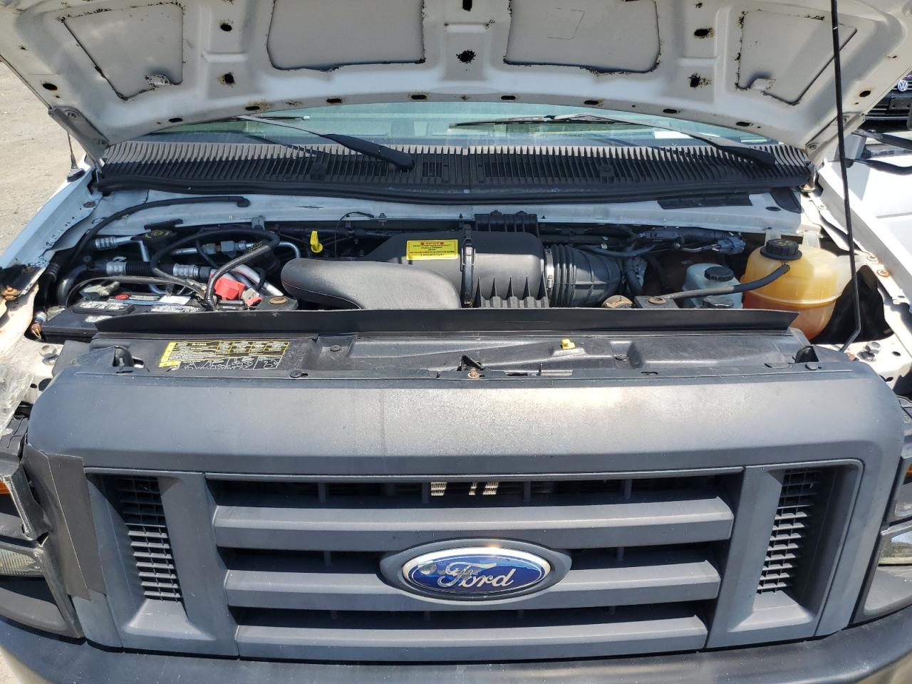 Ford Econoline E350 Super Duty Van Image 10