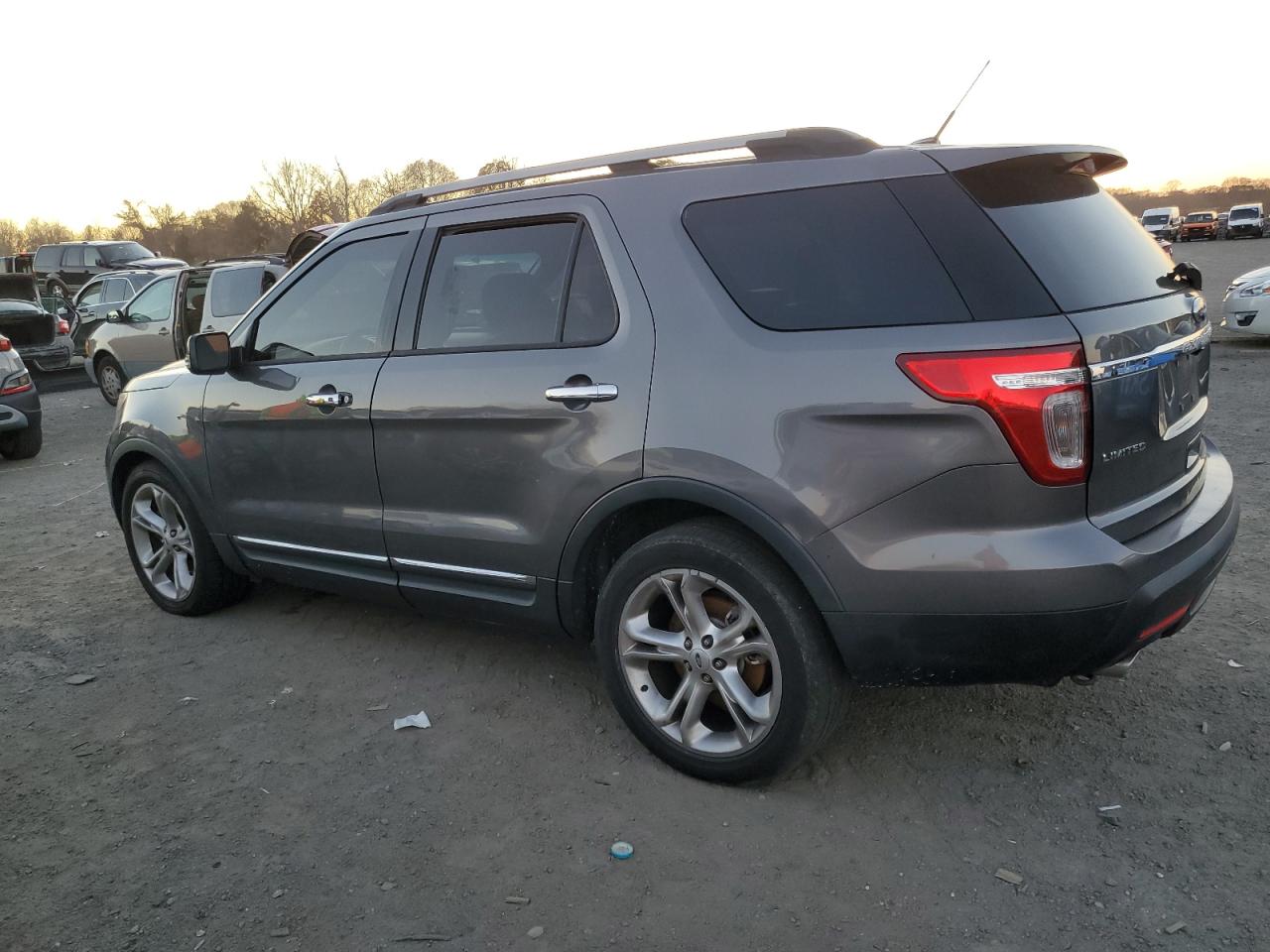 Ford Explorer Limited Image 8