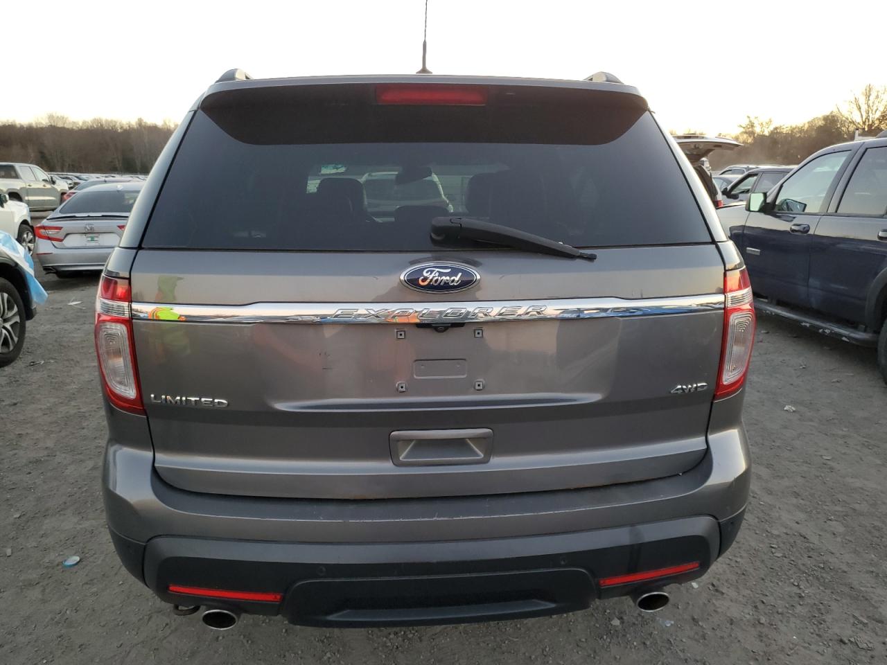Ford Explorer Limited Image 4