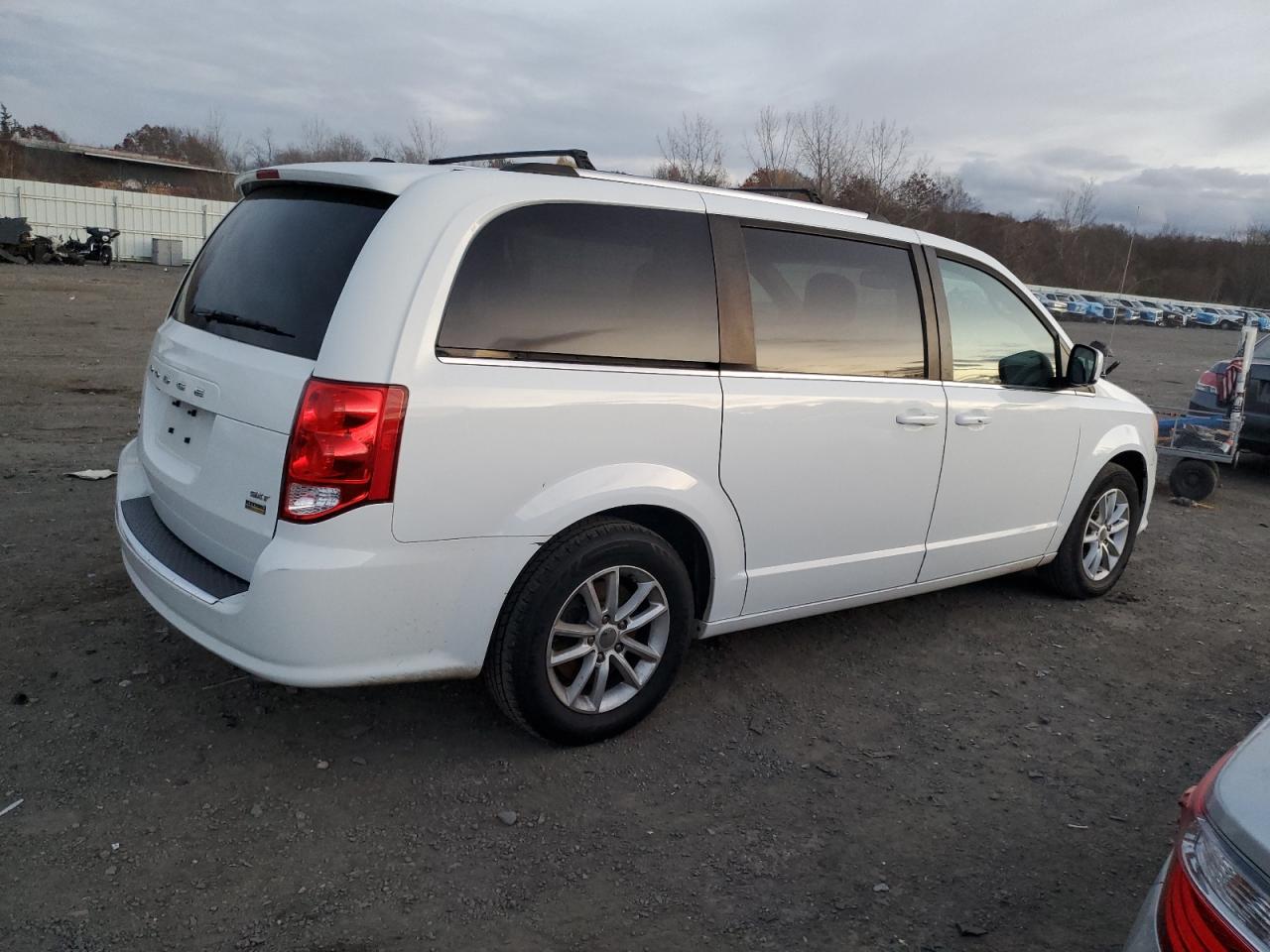 Dodge Caravan Sxt Image 2
