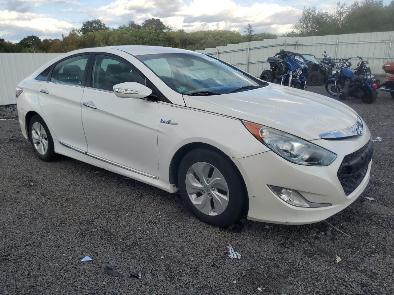 Hyundai SONATA Hybrid Image 6