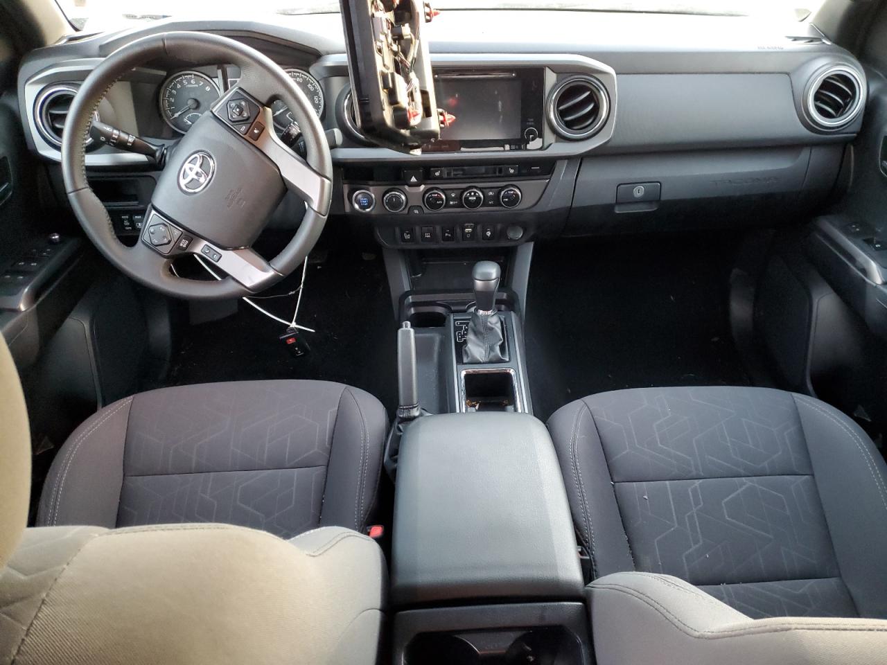 Toyota Tacoma Double Cab Image 11