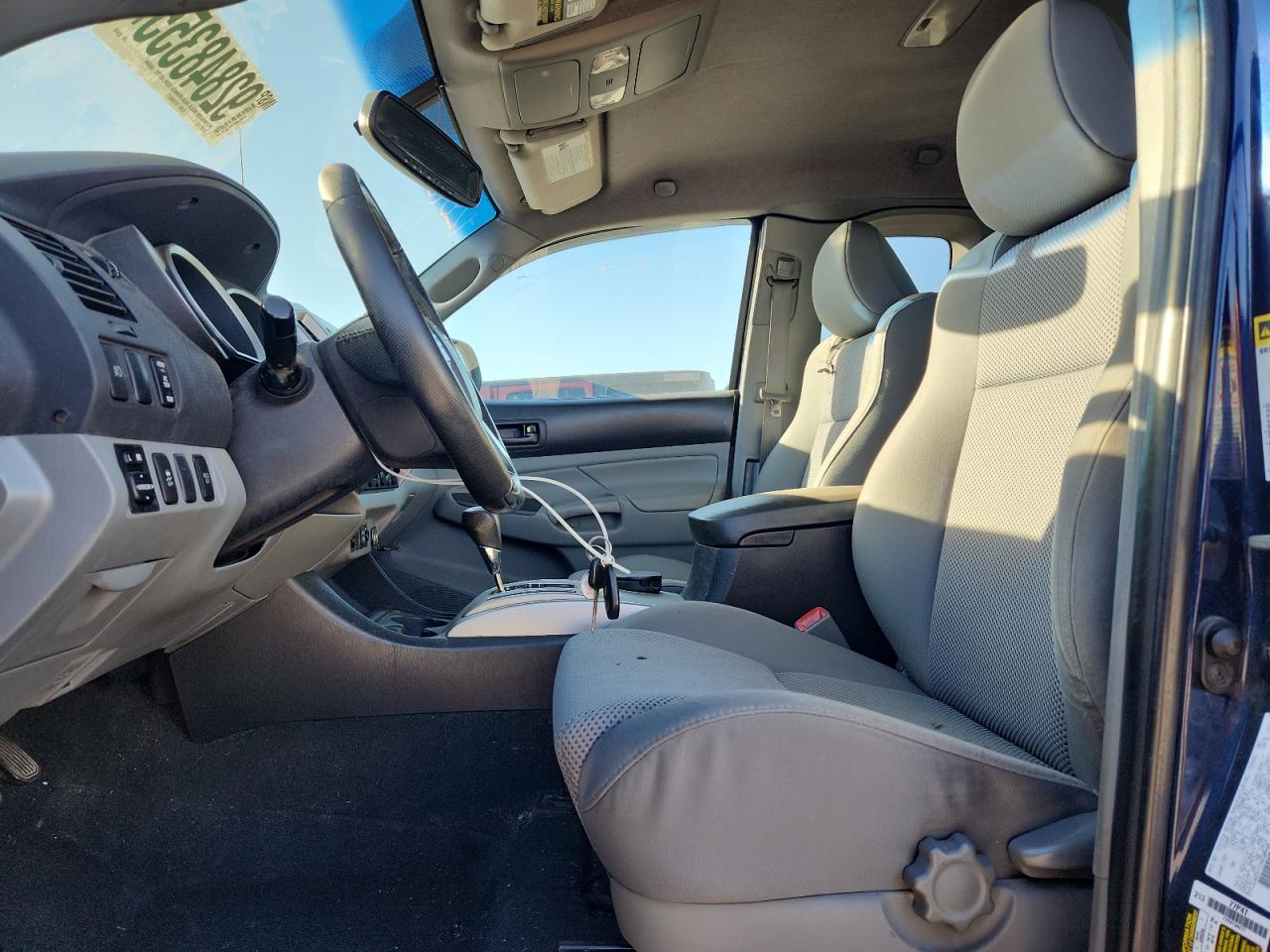 Toyota Tacoma Image 9