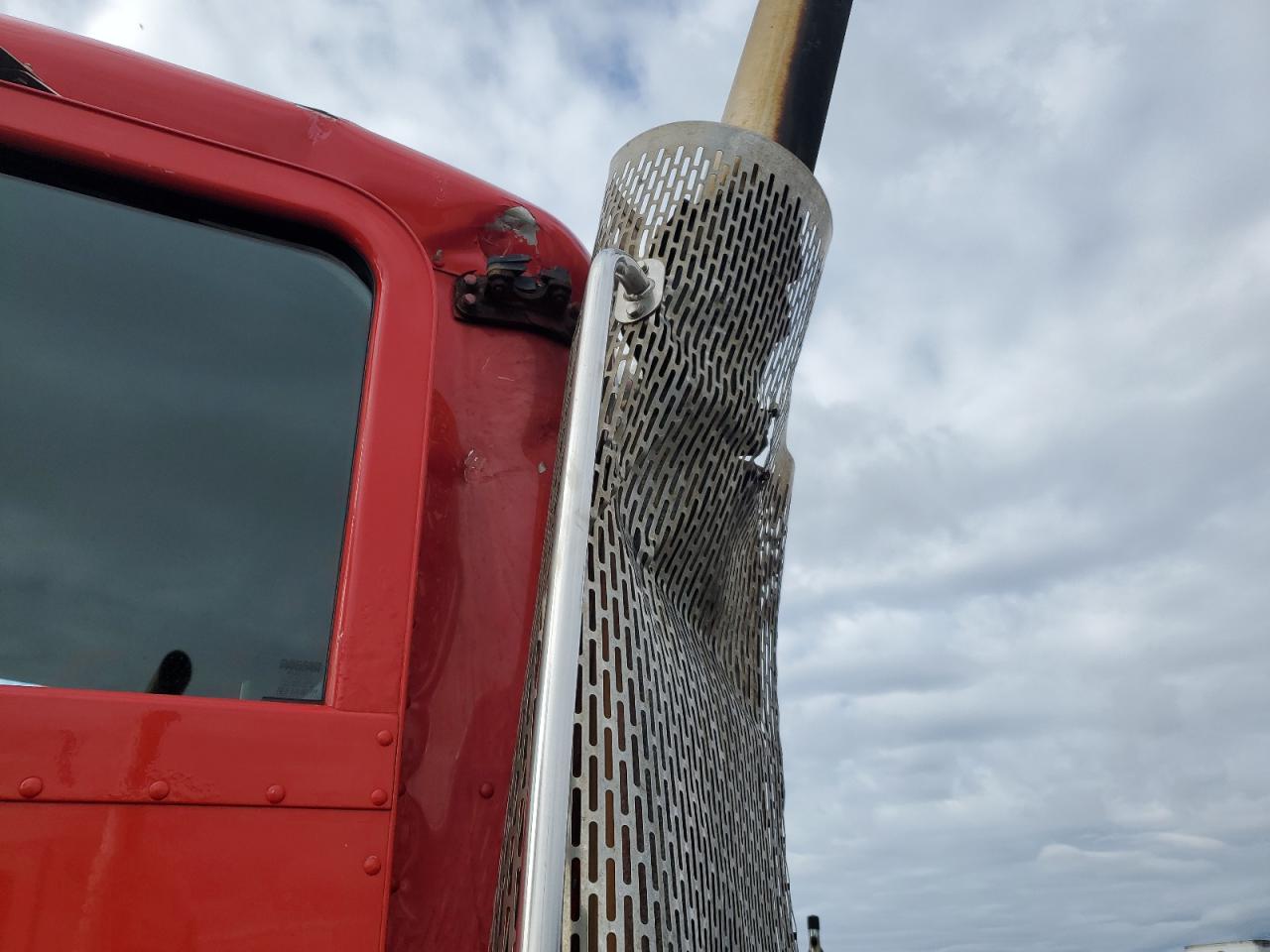 Peterbilt 388 Image 8