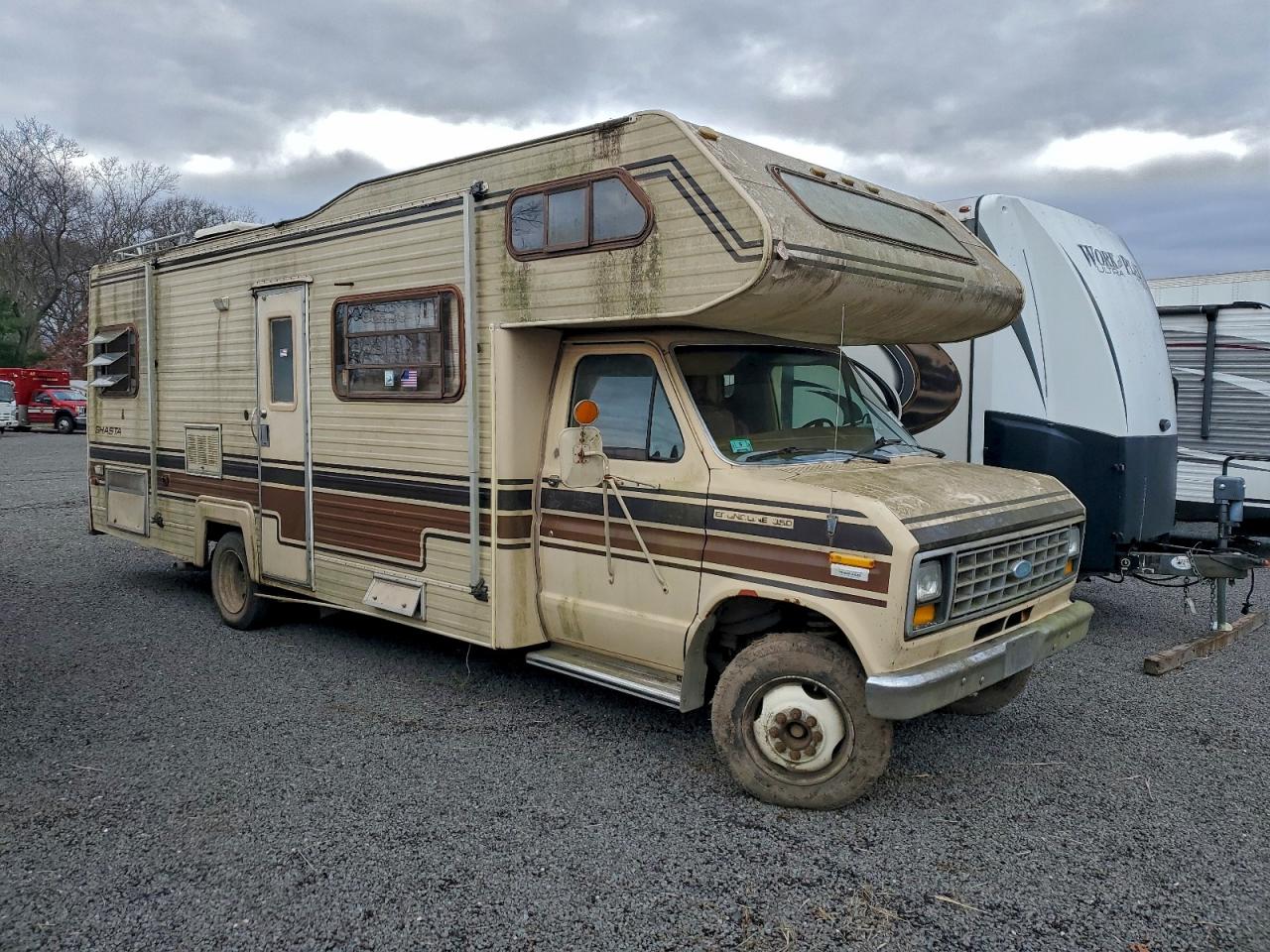 Ford Econoline E350 Cutaway Van Image 11