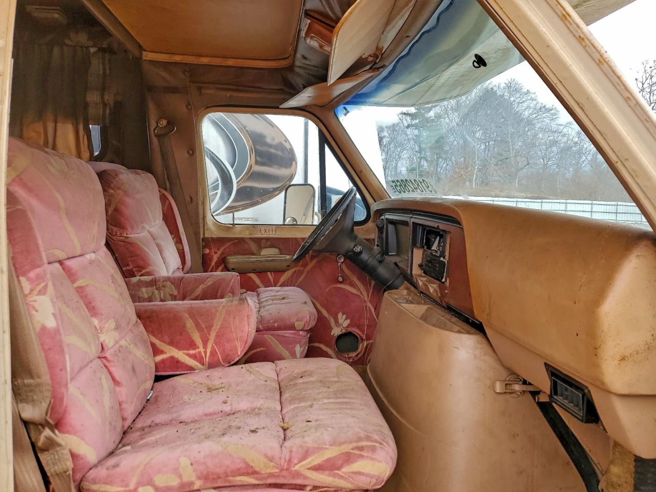 Ford Econoline E350 Cutaway Van Image 10