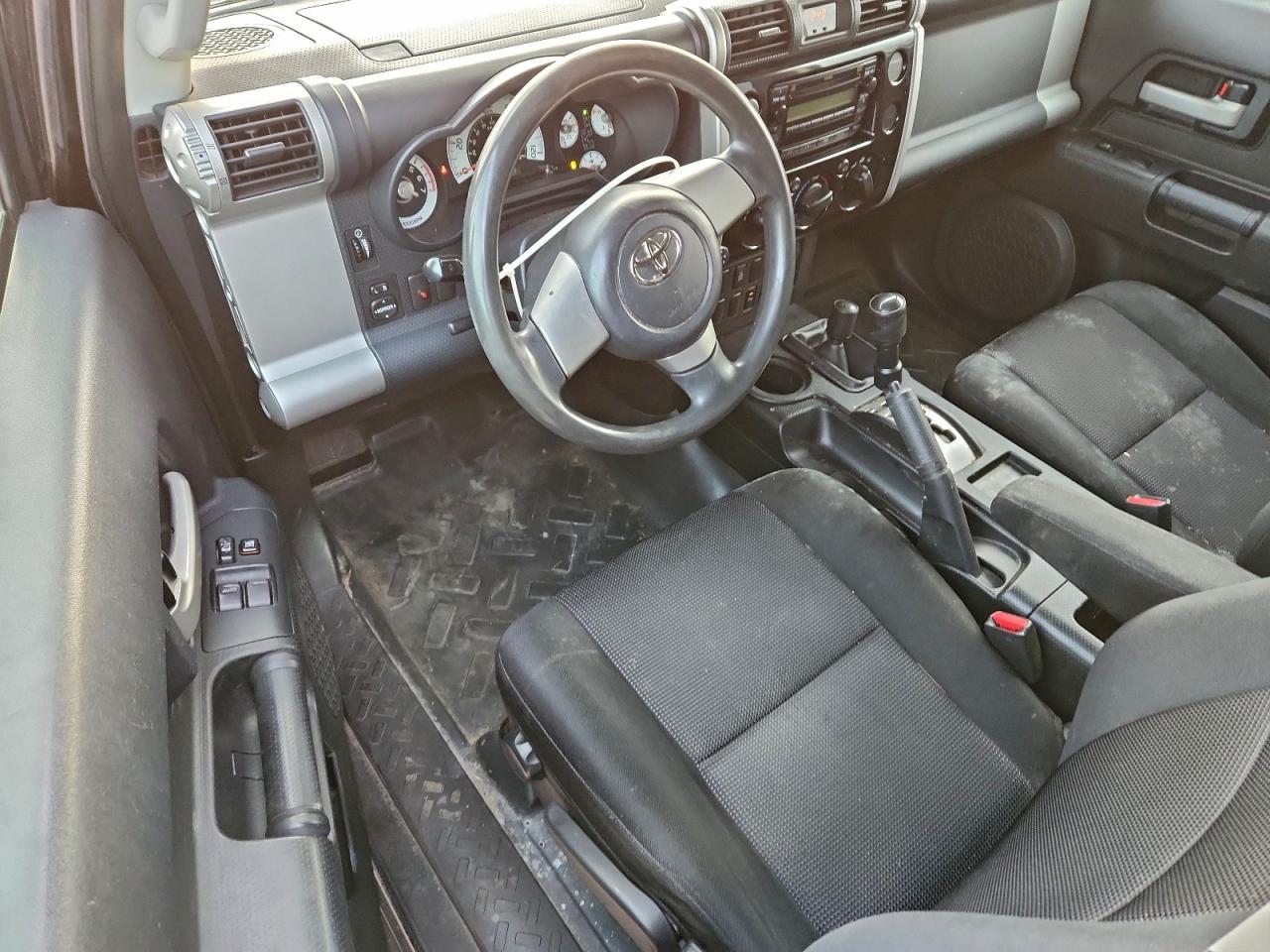 Toyota FJ Cruiser Image 8