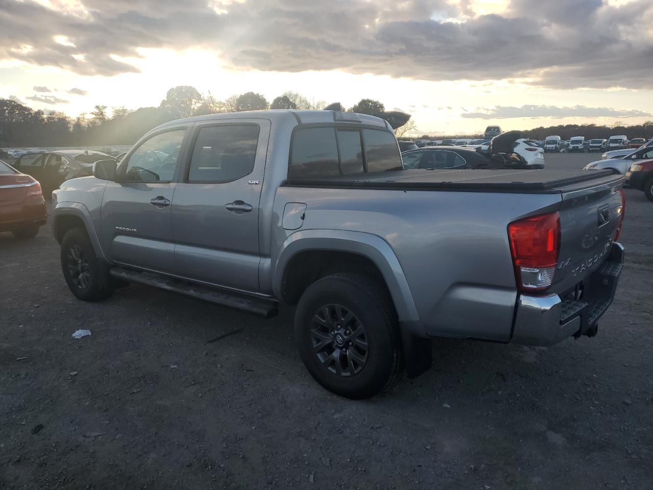Toyota Tacoma Double Cab Image 3