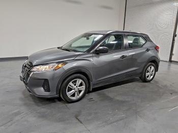  Salvage Nissan Kicks