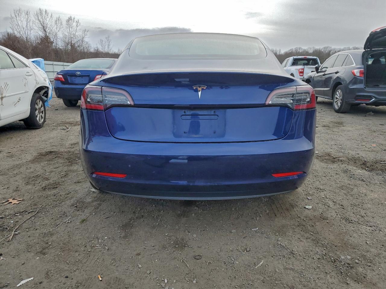 Tesla Model 3 Image 8