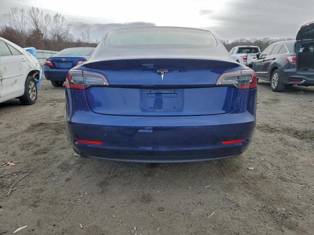 Tesla Model 3 Image 8