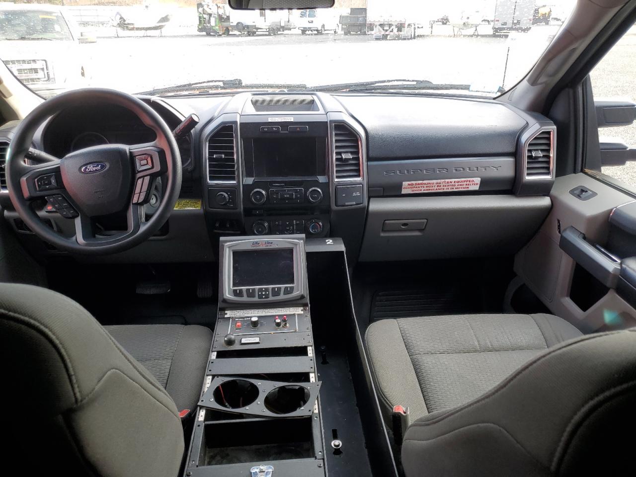 Ford F-550 Super Duty Image 4