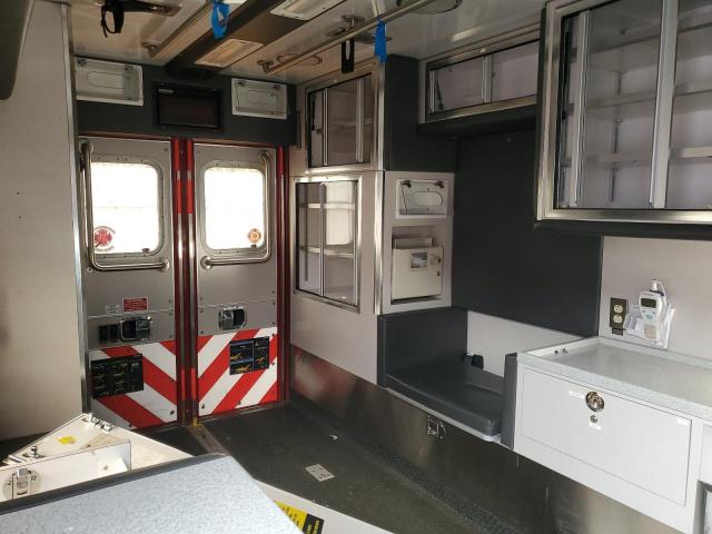 Ford F-550 Super Duty Image 12