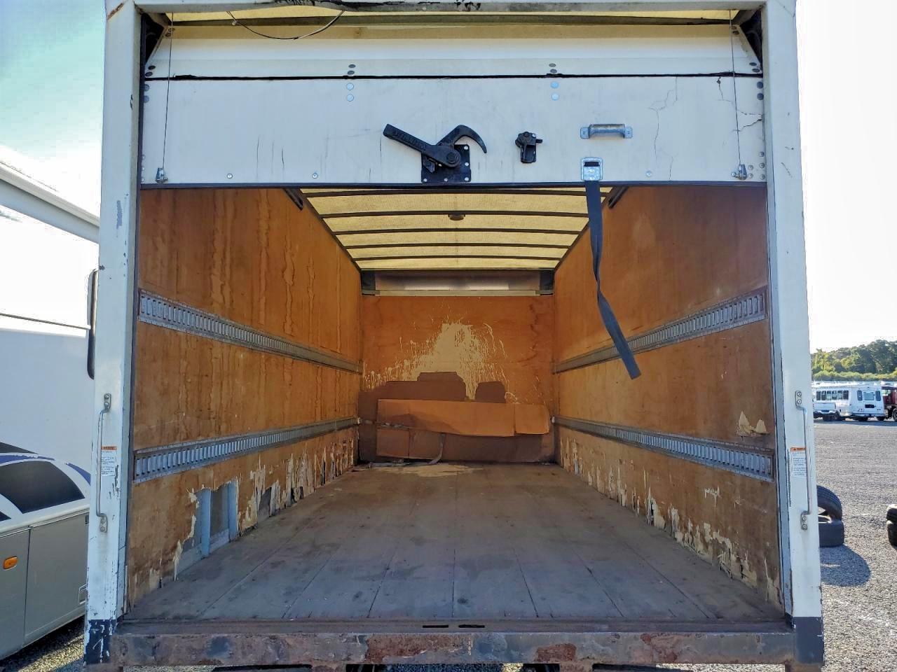 Isuzu Npr Xd Image 9