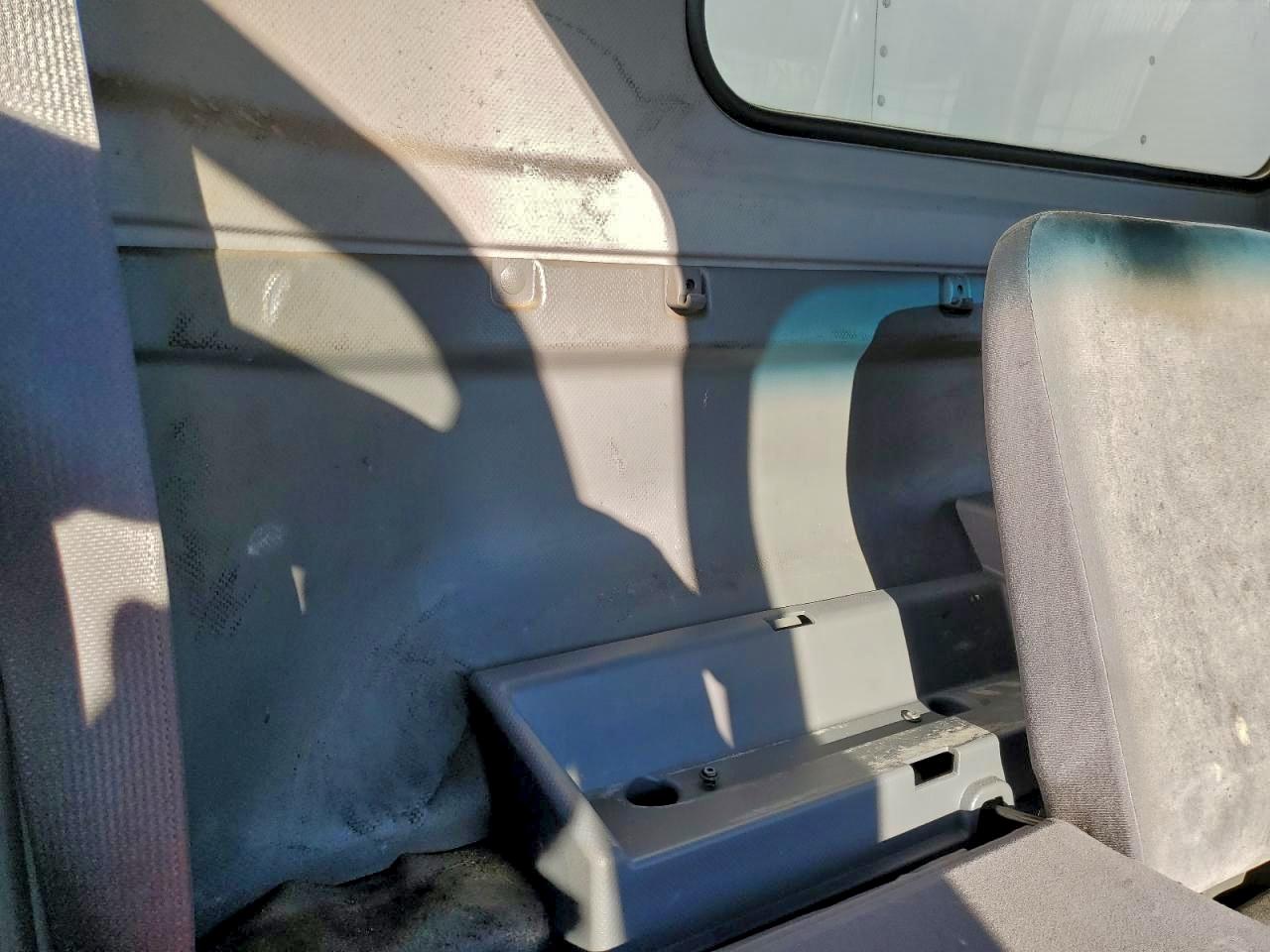 Isuzu Npr Xd Image 8