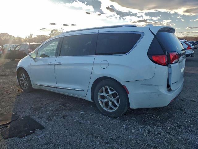 Chrysler Pacifica Limited Image 9