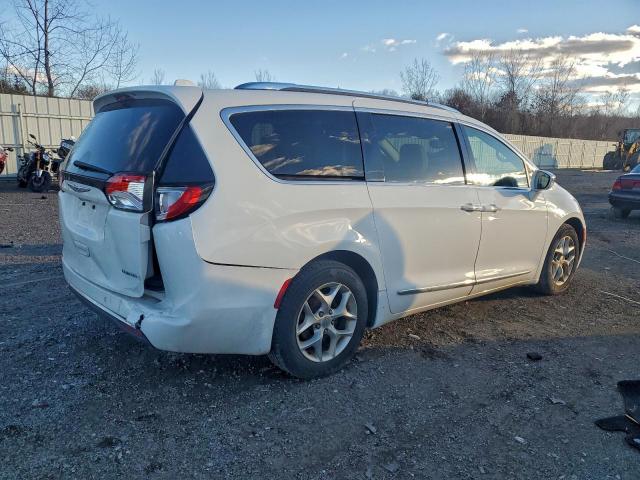 Chrysler Pacifica Limited Image 8