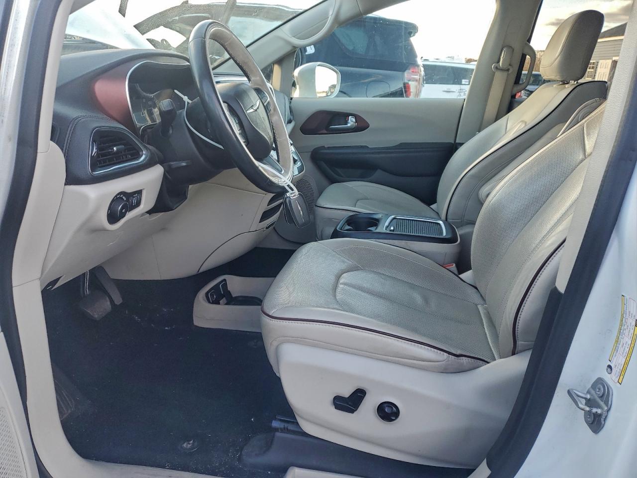 Chrysler Pacifica Limited Image 12