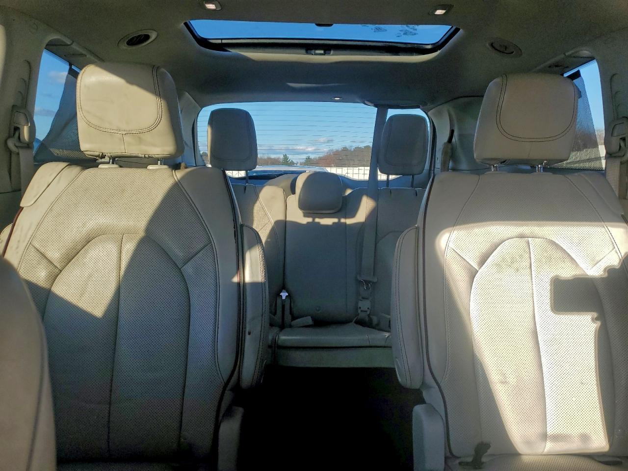 Chrysler Pacifica Limited Image 5