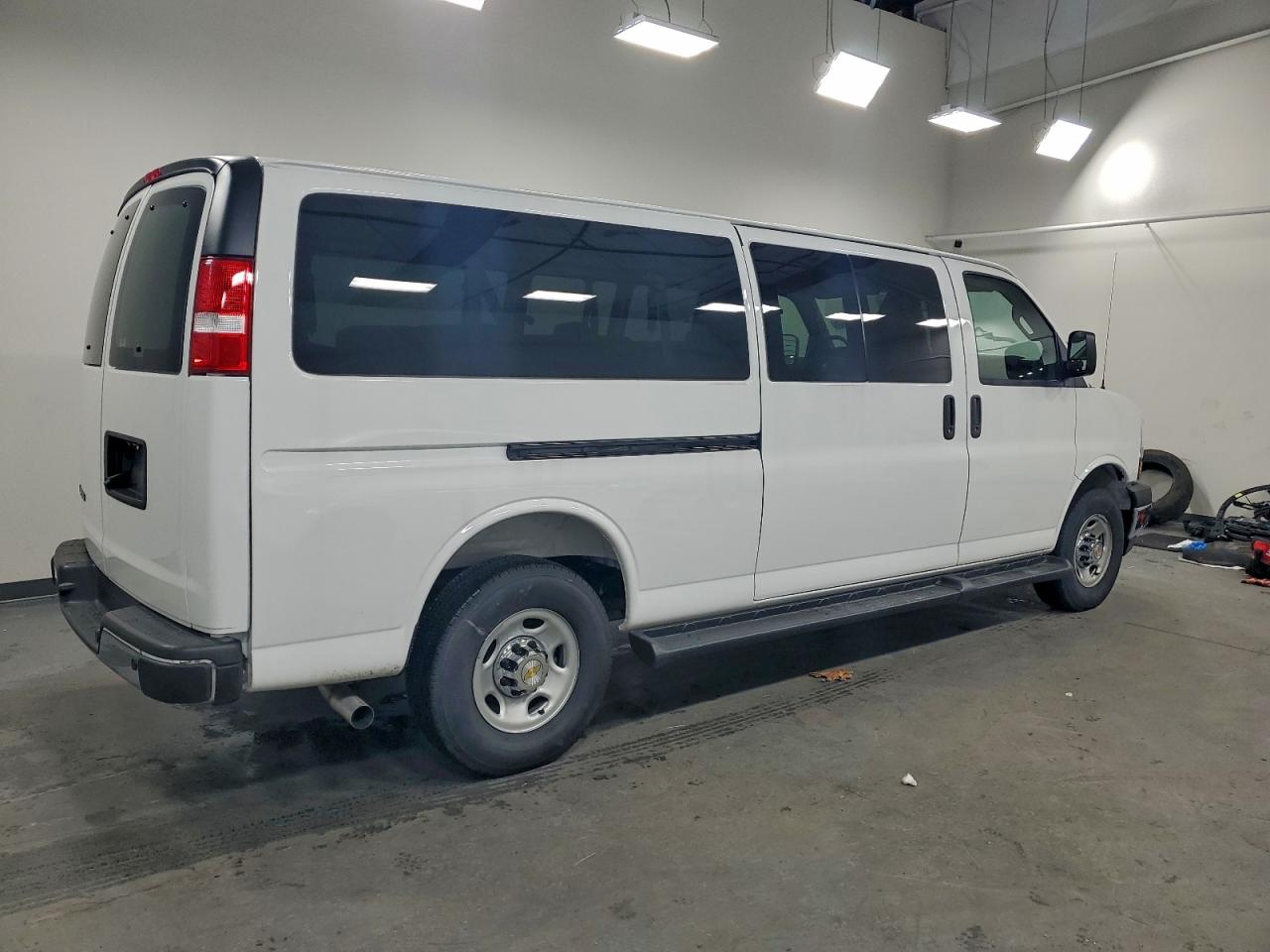 Chevrolet Express Lt Image 2