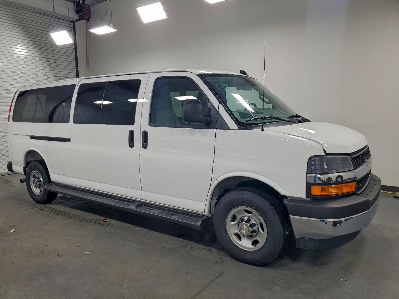 Chevrolet Express Lt Image 6