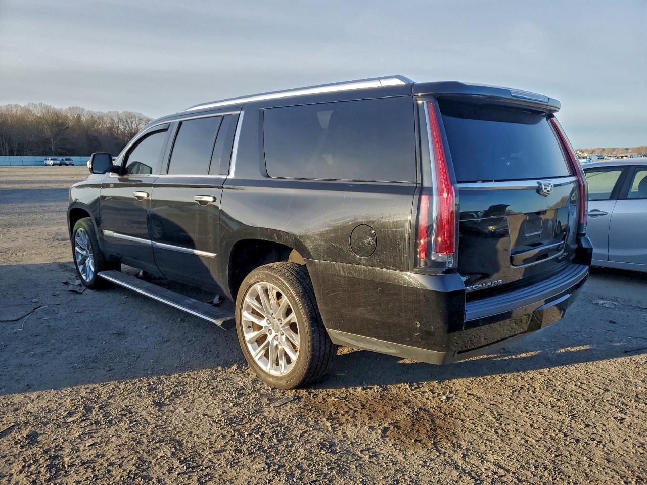 Cadillac Escalade Esv Premium Luxury Image 3