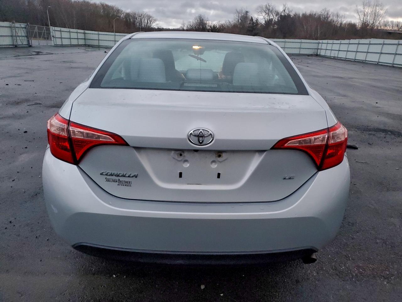 Toyota Corolla L Image 4