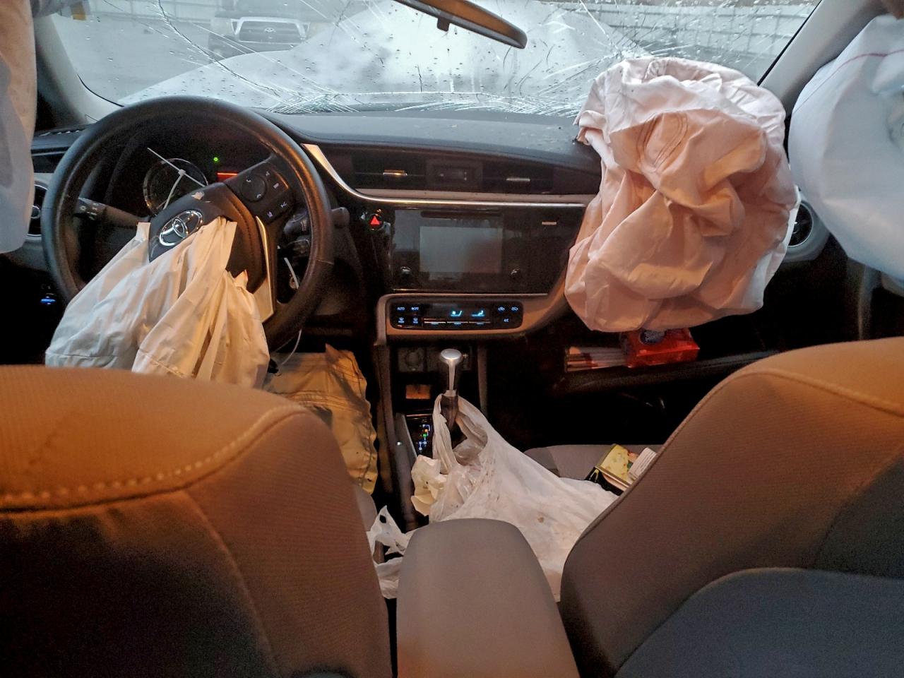 Toyota Corolla L Image 9