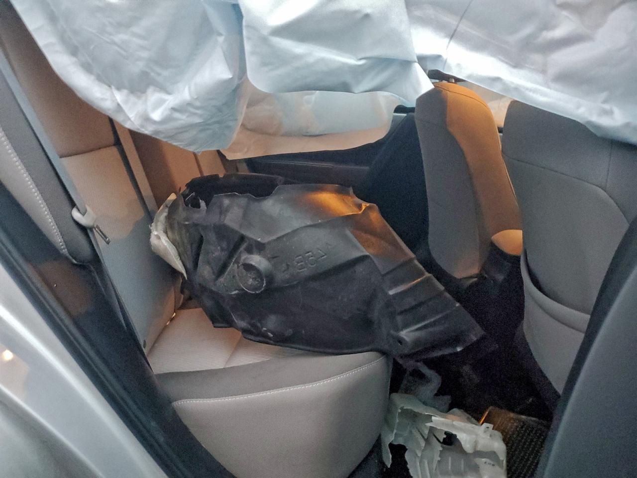 Toyota Corolla L Image 10