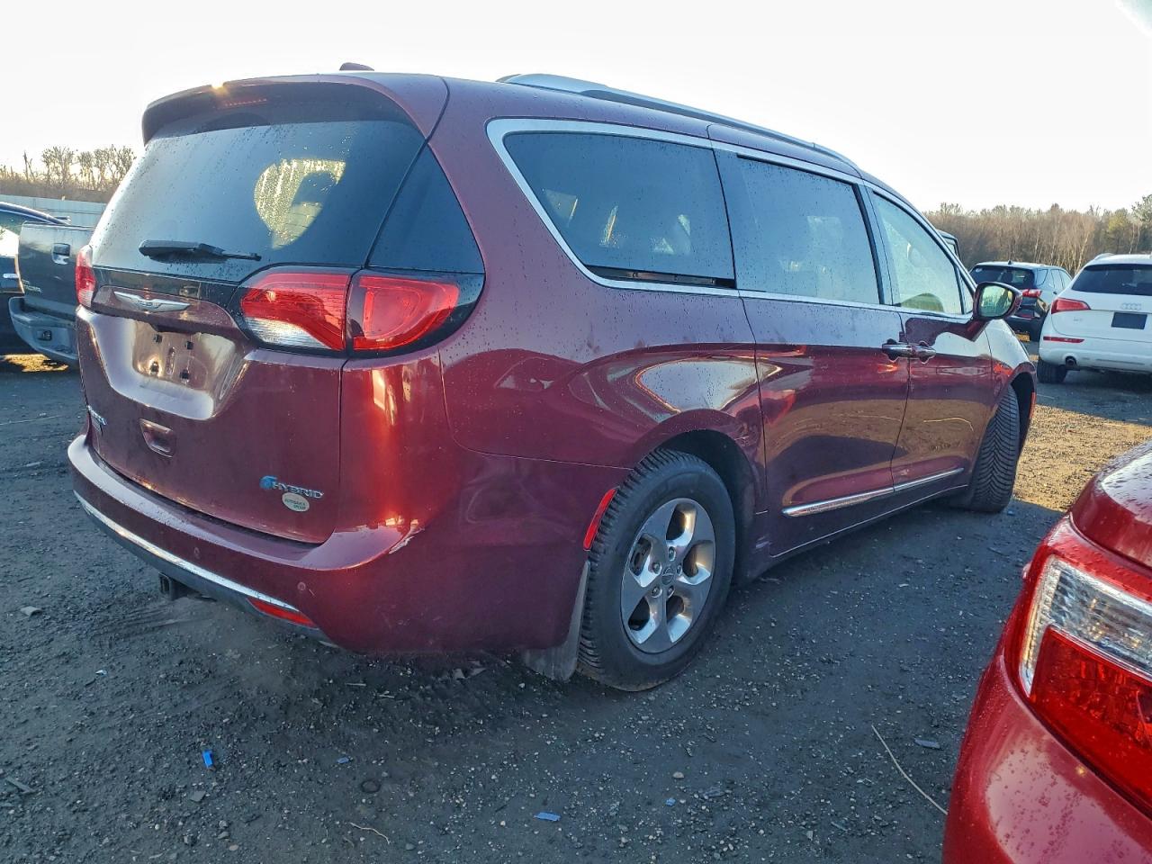 Chrysler Pacifica Hybrid Touring L Image 4
