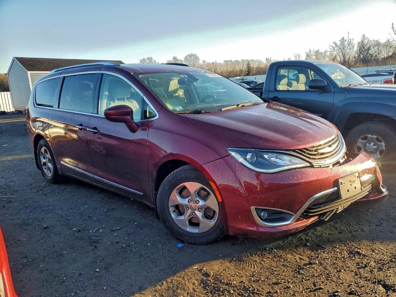Chrysler Pacifica Hybrid Touring L Image 5