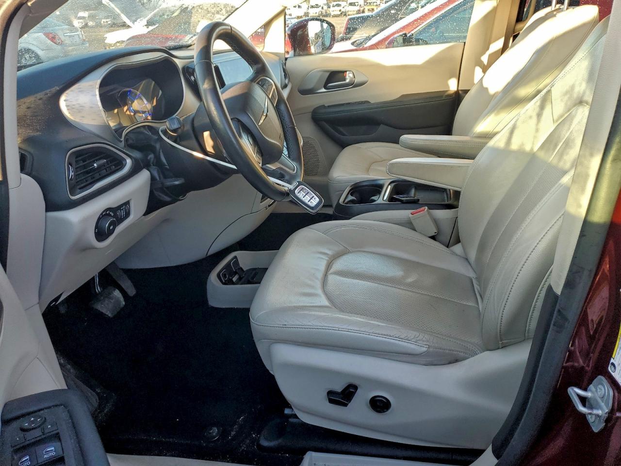 Chrysler Pacifica Hybrid Touring L Image 2