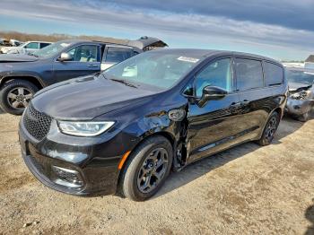  Salvage Chrysler Pacifica