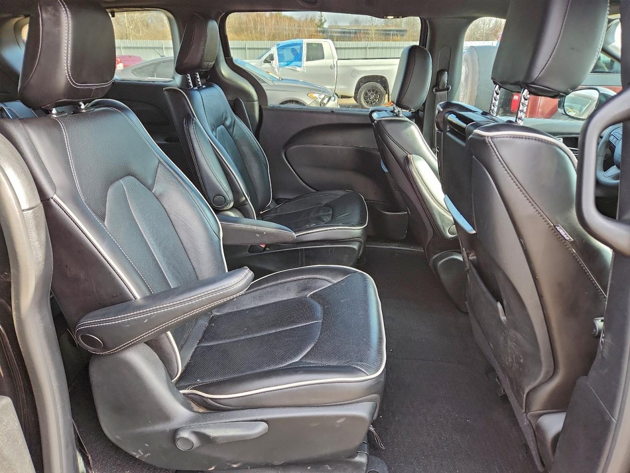 Chrysler Pacifica Hybrid Limited Image 2